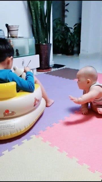 弟弟吃瓜说不了话,揭秘瓜果的神奇魔力