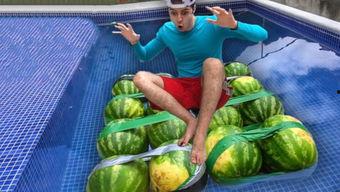 国外小青年吃瓜,揭秘网络时代的娱乐狂欢